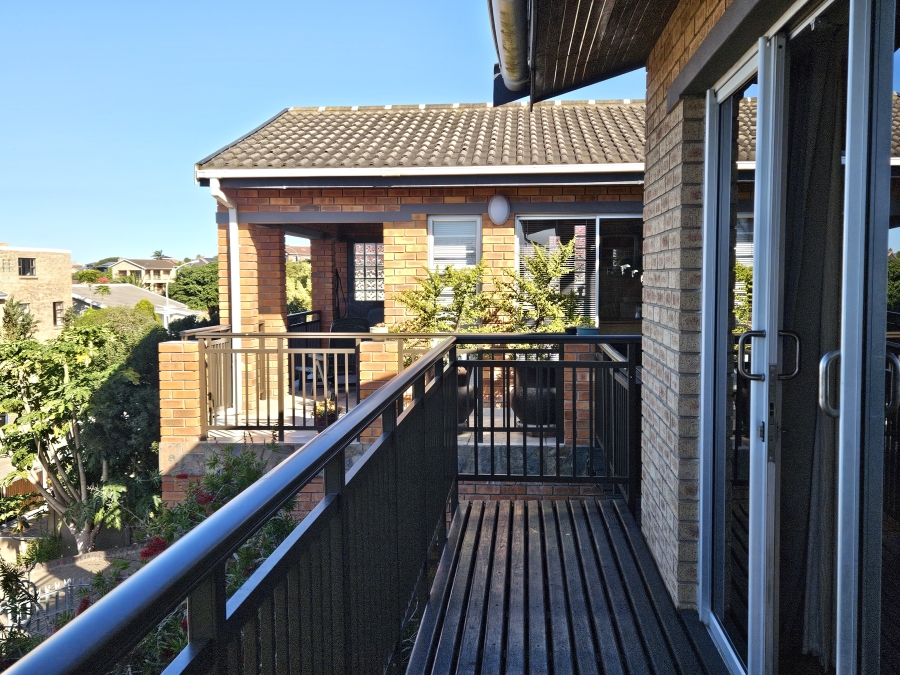 4 Bedroom Property for Sale in Wavecrest Eastern Cape